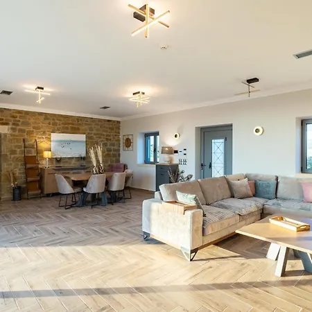 Mediterranean Dream - Unwind In Luxury Oasis Villa *